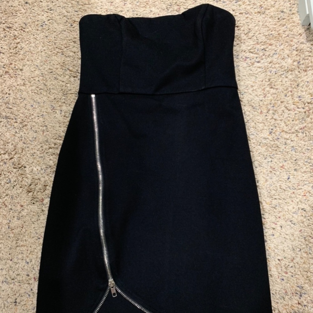 NEW WITH TAGS Black Strapless Zipper Dress